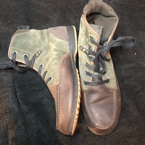 Green-Brown Sorel boots.